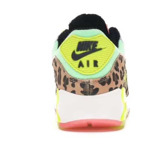 NWT Nike Air Max 90 LX 'Illusion Green' - Picture 3 of 3